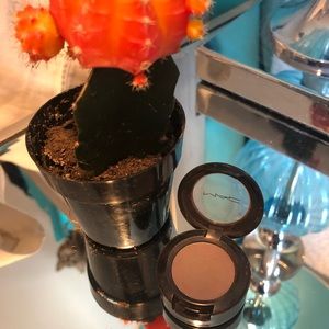 MAC cosmetics eyeshadow in copperplate